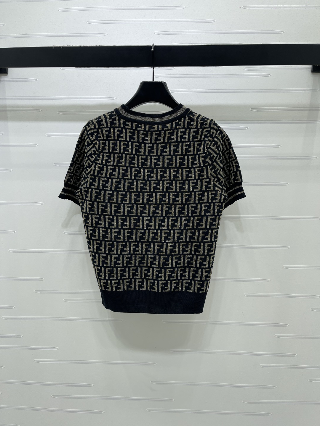 Women's short sleeves